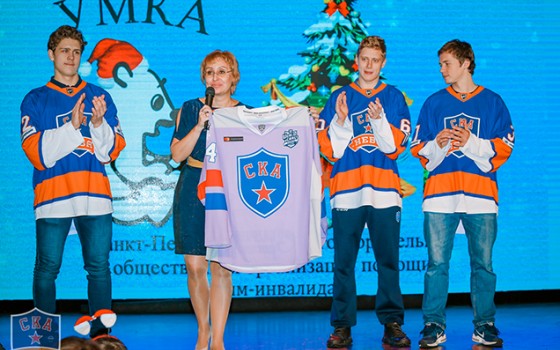 Хоккеисты "СКА-Невы" приняли участие в «Первой Новогодней Ёлке»